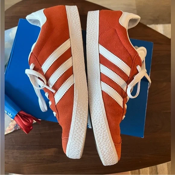 Adidas Gazelle red suede Women size 8 - Picture 3 of 8